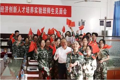 beat365正版唯一官网必一校长谢红星在学生班会上的特别寄语：热爱生活，珍爱生命